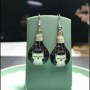 Cute Earrings - miniature Light bulb